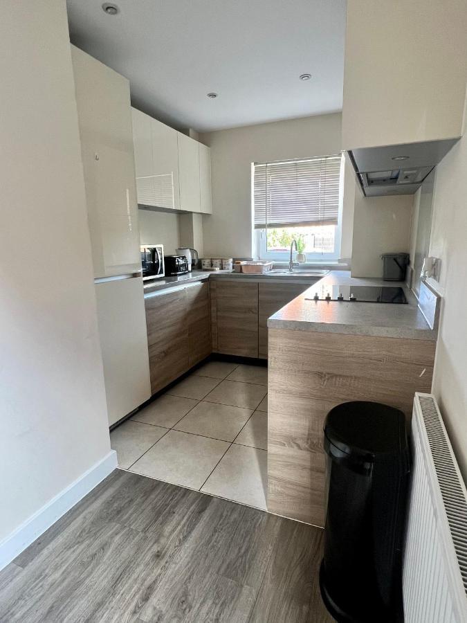 Spacious 2-Bedroom House With Free Parking Chatham  Exterior foto